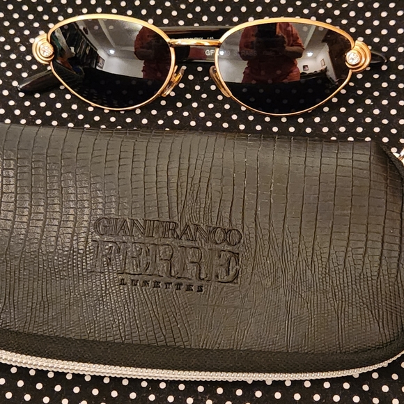 Gianfranco Ferre Sunglasses with Case - Picture 1 of 8